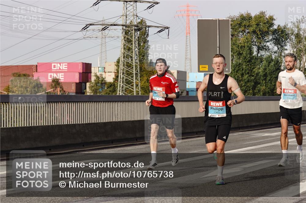 03.10.2026 - Köhlbrandbrückenlauf Michael Burmester http://msf.ph/oto/10765738 03.10.2026 09:44:41 Position 3 1553, 1360, 1361 meine-sportfotos.de