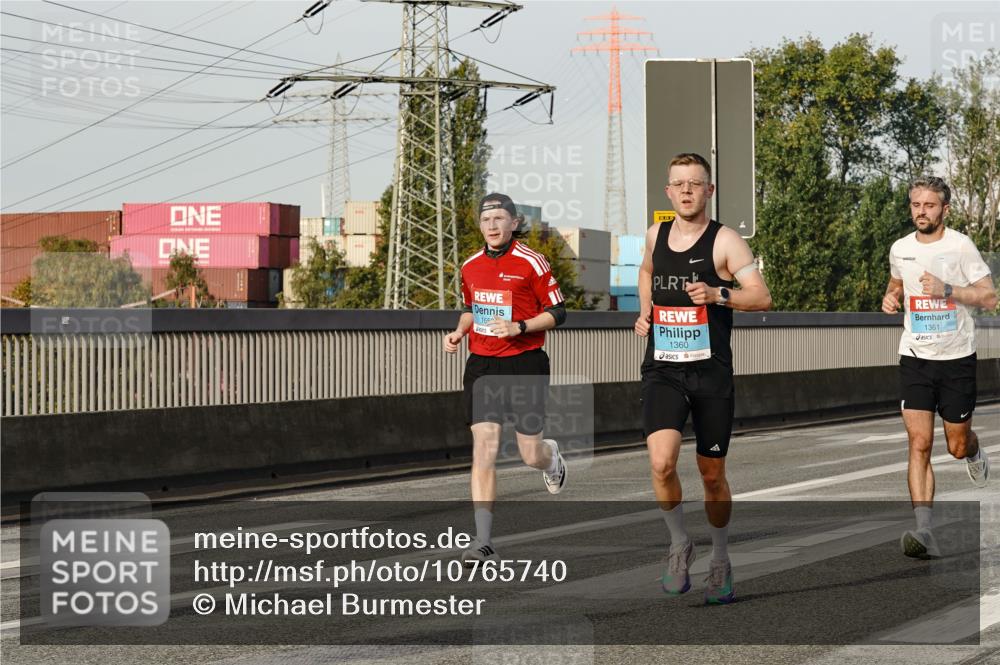 03.10.2026 - Köhlbrandbrückenlauf Michael Burmester http://msf.ph/oto/10765740 03.10.2026 09:44:41 Position 3 155, 1360, 1361 meine-sportfotos.de