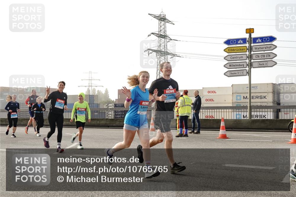 03.10.2026 - Köhlbrandbrückenlauf Michael Burmester http://msf.ph/oto/10765765 03.10.2026 09:20:39 Position 3 2920, 2919, 3 meine-sportfotos.de