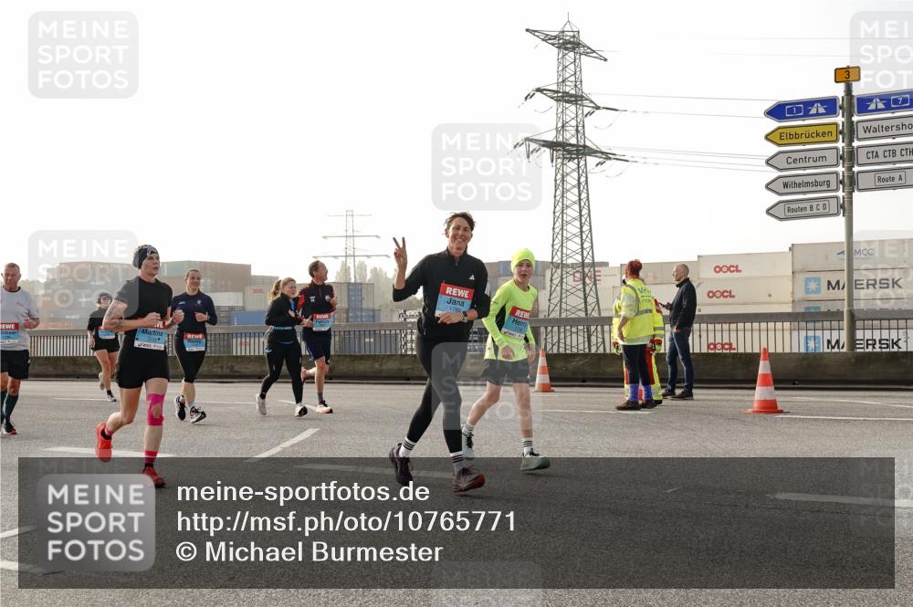 03.10.2026 - Köhlbrandbrückenlauf Michael Burmester http://msf.ph/oto/10765771 03.10.2026 09:20:40 Position 3 3 meine-sportfotos.de