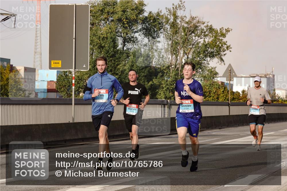 03.10.2026 - Köhlbrandbrückenlauf Michael Burmester http://msf.ph/oto/10765786 03.10.2026 09:44:54 Position 3 2186, 2373, 2154, 2317 meine-sportfotos.de