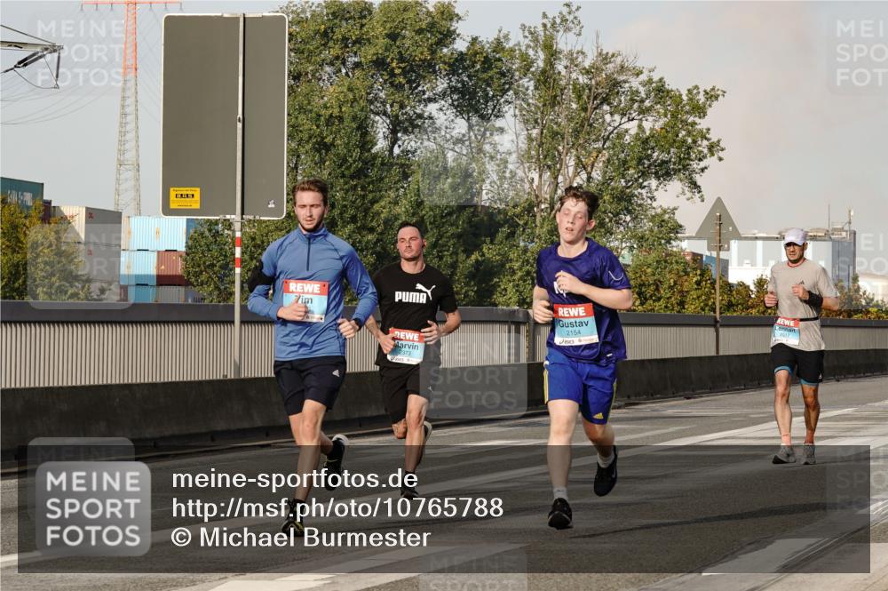 03.10.2026 - Köhlbrandbrückenlauf Michael Burmester http://msf.ph/oto/10765788 03.10.2026 09:44:54 Position 3 7, 2373, 2154 meine-sportfotos.de