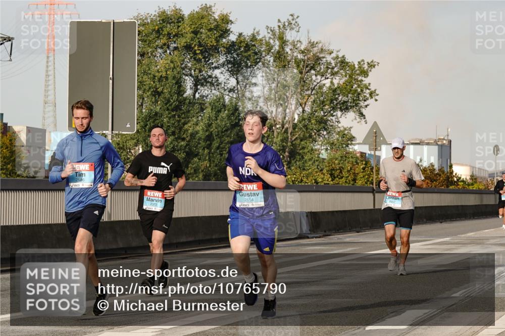 03.10.2026 - Köhlbrandbrückenlauf Michael Burmester http://msf.ph/oto/10765790 03.10.2026 09:44:55 Position 3 2186, 2373, 2154, 2317 meine-sportfotos.de