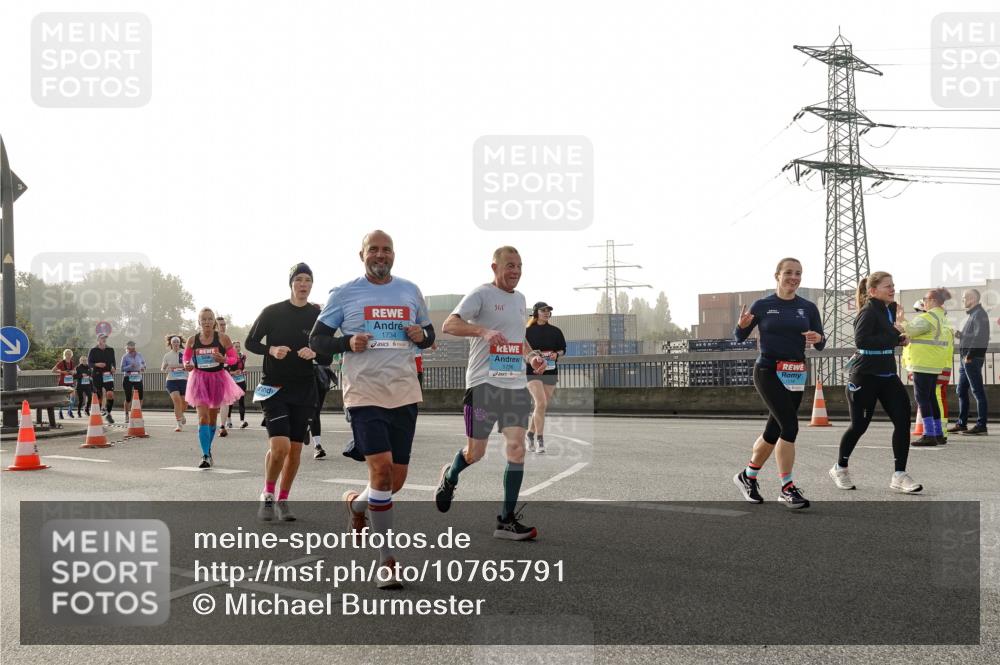 03.10.2026 - Köhlbrandbrückenlauf Michael Burmester http://msf.ph/oto/10765791 03.10.2026 09:20:42 Position 3 361, 1734, 1736 meine-sportfotos.de