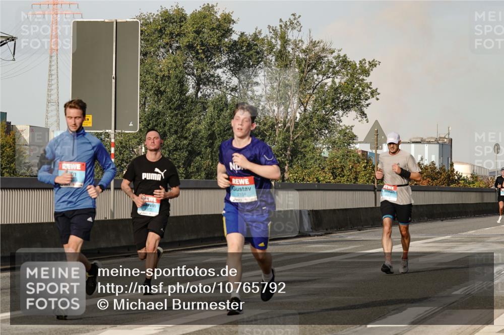 03.10.2026 - Köhlbrandbrückenlauf Michael Burmester http://msf.ph/oto/10765792 03.10.2026 09:44:55 Position 3 2154, 2317 meine-sportfotos.de