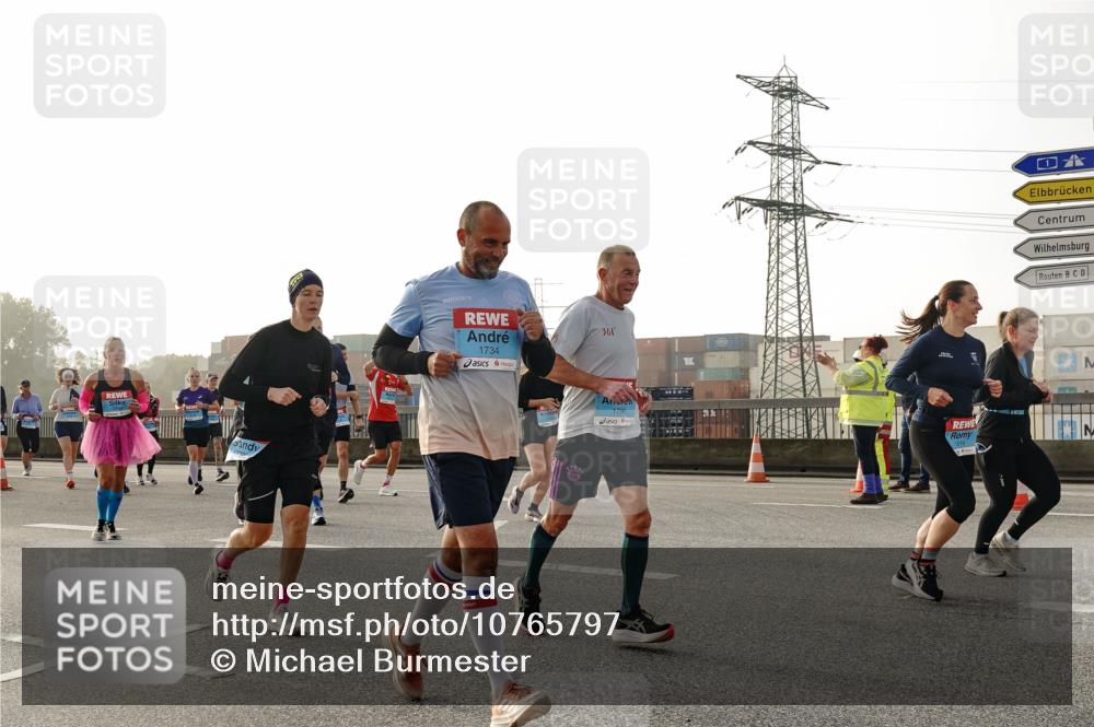 03.10.2026 - Köhlbrandbrückenlauf Michael Burmester http://msf.ph/oto/10765797 03.10.2026 09:20:42 Position 3 1734, 361, 1736, 1514 meine-sportfotos.de