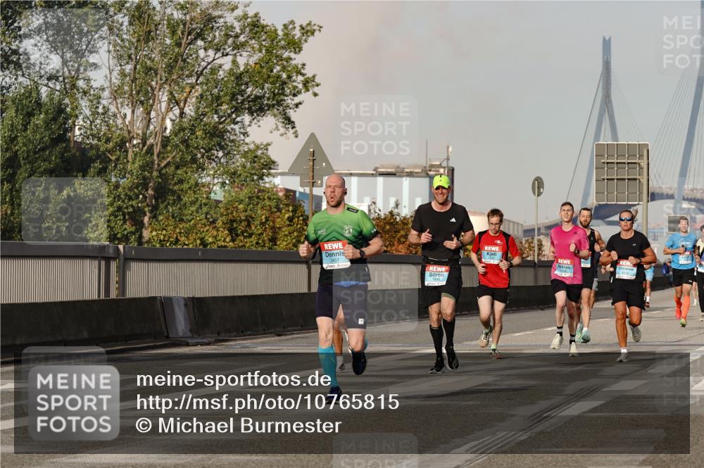 03.10.2026 - Köhlbrandbrückenlauf Michael Burmester http://msf.ph/oto/10765815 03.10.2026 09:45:02 Position 3 3457, 1241, 1688, 2235 meine-sportfotos.de