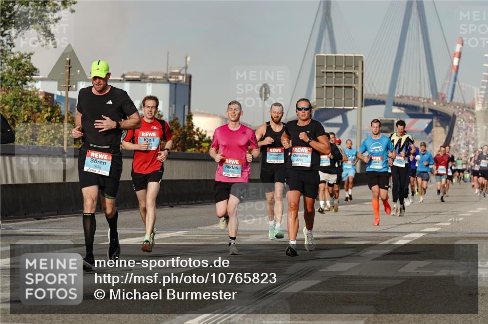 03.10.2026 - Köhlbrandbrückenlauf Michael Burmester http://msf.ph/oto/10765823 03.10.2026 09:45:04 Position 3 1688, 2235, 1466 meine-sportfotos.de