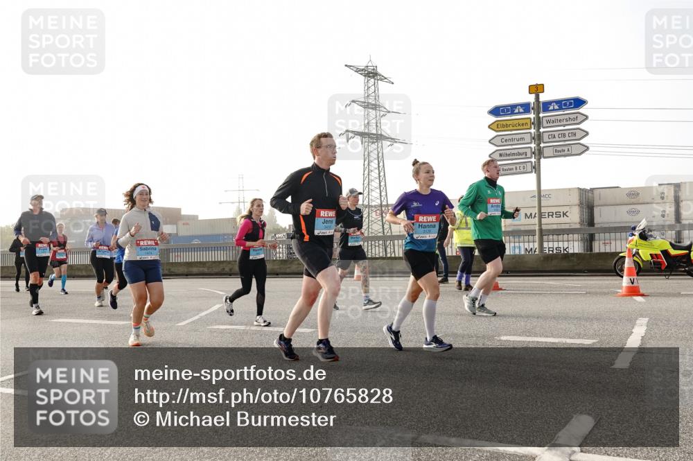 03.10.2026 - Köhlbrandbrückenlauf Michael Burmester http://msf.ph/oto/10765828 03.10.2026 09:20:47 Position 3 3, 3415, 3126 meine-sportfotos.de