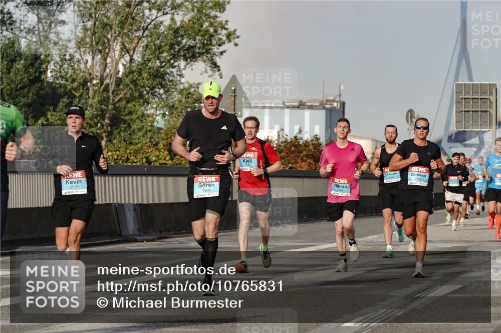 03.10.2026 - Köhlbrandbrückenlauf Michael Burmester http://msf.ph/oto/10765831 03.10.2026 09:45:05 Position 3 2110, 1688, 1241, 1466, 2235 meine-sportfotos.de