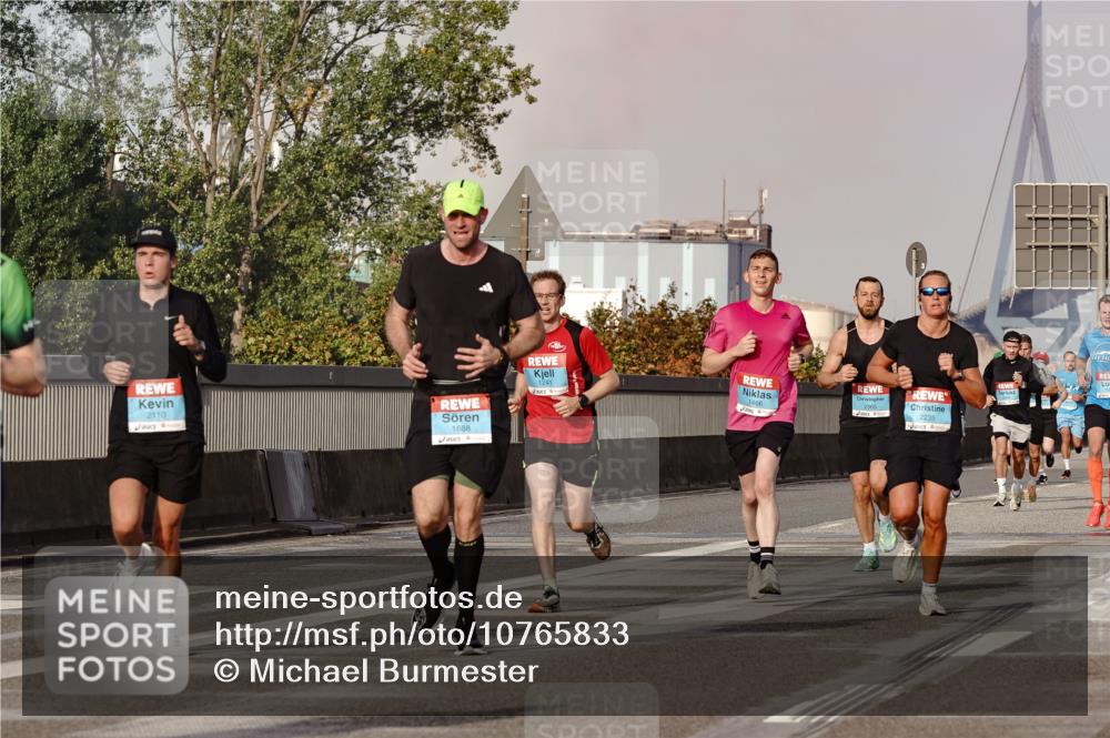 03.10.2026 - Köhlbrandbrückenlauf Michael Burmester http://msf.ph/oto/10765833 03.10.2026 09:45:05 Position 3 2110, 1688, 6, 1241, 1466, 2365, 2235, 18 meine-sportfotos.de