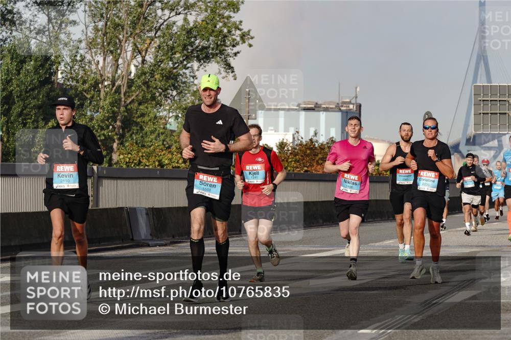 03.10.2026 - Köhlbrandbrückenlauf Michael Burmester http://msf.ph/oto/10765835 03.10.2026 09:45:05 Position 3 2235, 2110, 1688, 1241, 1466 meine-sportfotos.de