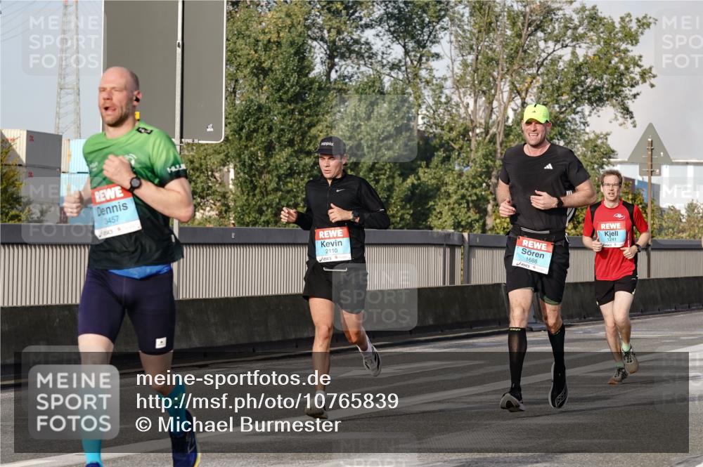 03.10.2026 - Köhlbrandbrückenlauf Michael Burmester http://msf.ph/oto/10765839 03.10.2026 09:45:06 Position 3 3457, 2110, 1688, 1241 meine-sportfotos.de