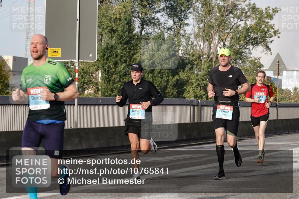 03.10.2026 - Köhlbrandbrückenlauf Michael Burmester http://msf.ph/oto/10765841 03.10.2026 09:45:06 Position 3 3457, 2110, 1688 meine-sportfotos.de