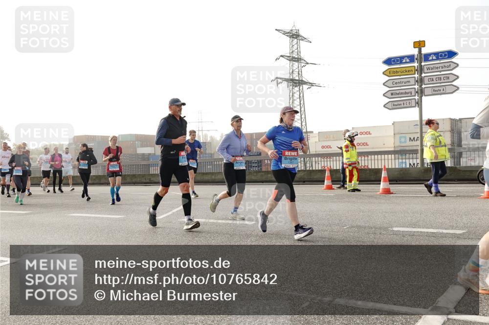 03.10.2026 - Köhlbrandbrückenlauf Michael Burmester http://msf.ph/oto/10765842 03.10.2026 09:20:48 Position 3  meine-sportfotos.de