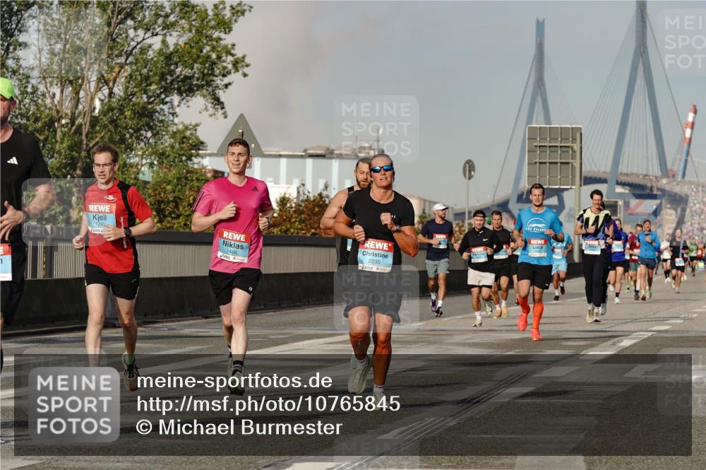 03.10.2026 - Köhlbrandbrückenlauf Michael Burmester http://msf.ph/oto/10765845 03.10.2026 09:45:07 Position 3 124, 1466, 2235 meine-sportfotos.de