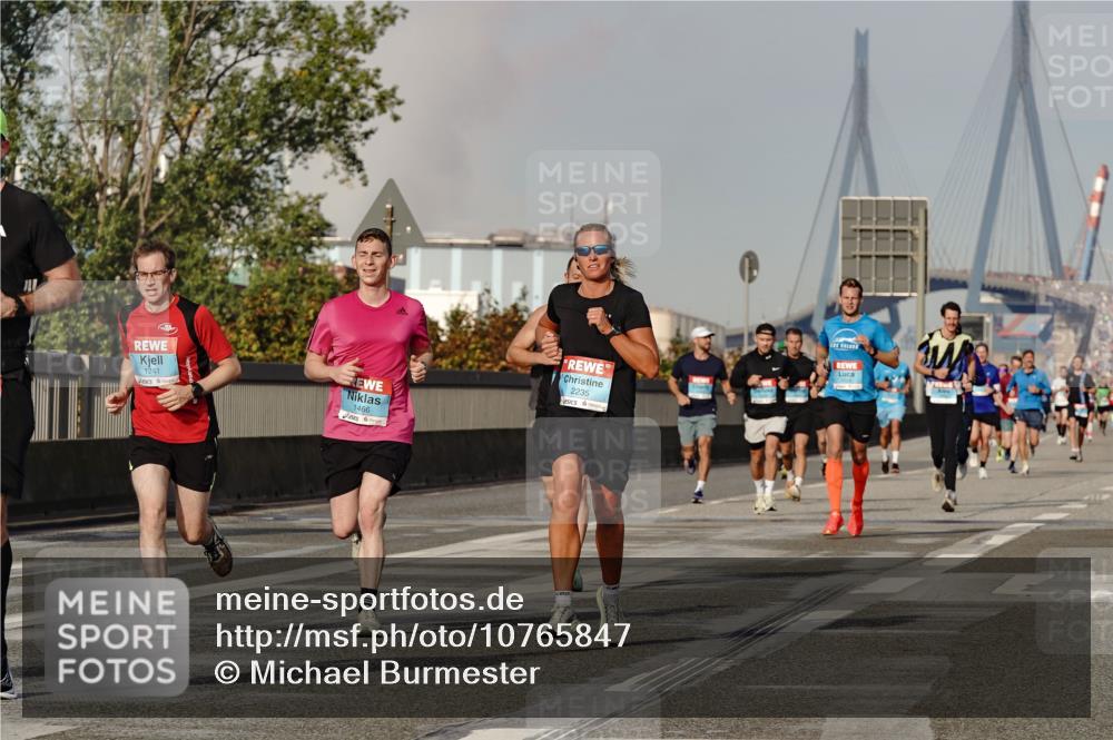 03.10.2026 - Köhlbrandbrückenlauf Michael Burmester http://msf.ph/oto/10765847 03.10.2026 09:45:08 Position 3 1241, 1466, 2235 meine-sportfotos.de