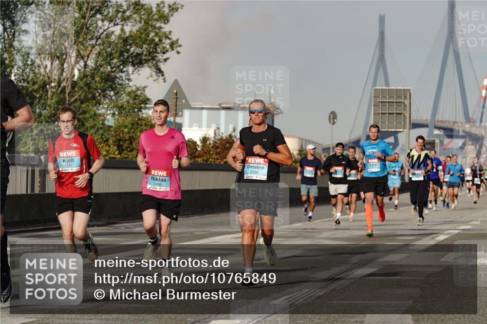 03.10.2026 - Köhlbrandbrückenlauf Michael Burmester http://msf.ph/oto/10765849 03.10.2026 09:45:08 Position 3 1241, 1466, 2235 meine-sportfotos.de