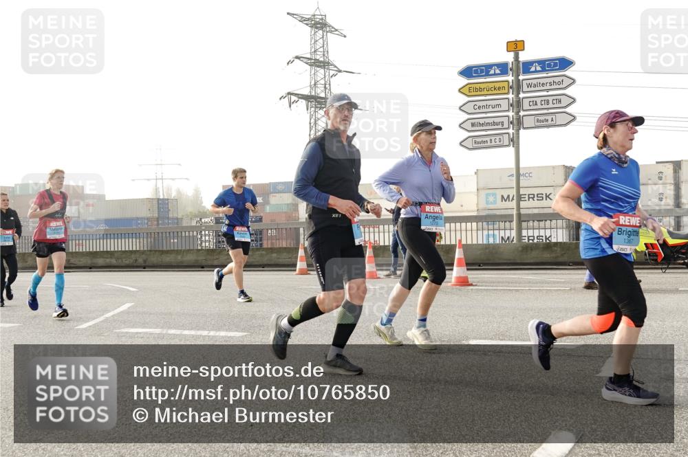03.10.2026 - Köhlbrandbrückenlauf Michael Burmester http://msf.ph/oto/10765850 03.10.2026 09:20:49 Position 3 3, 1273, 1367 meine-sportfotos.de