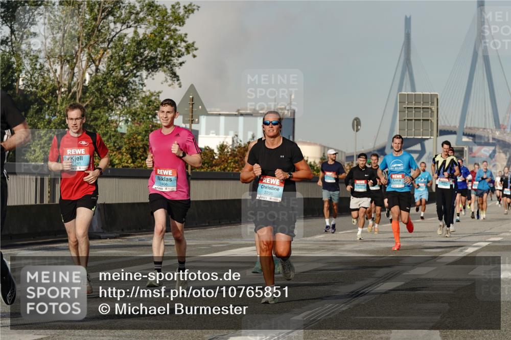 03.10.2026 - Köhlbrandbrückenlauf Michael Burmester http://msf.ph/oto/10765851 03.10.2026 09:45:08 Position 3 1241, 1466, 2235 meine-sportfotos.de