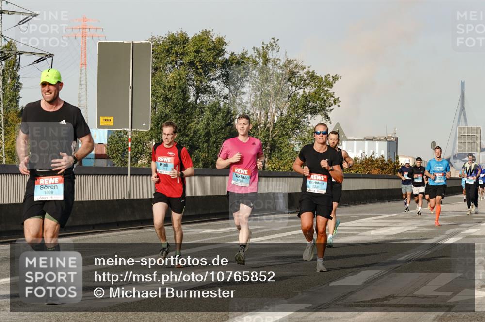 03.10.2026 - Köhlbrandbrückenlauf Michael Burmester http://msf.ph/oto/10765852 03.10.2026 09:45:10 Position 3 1688, 1241, 1466, 2235 meine-sportfotos.de