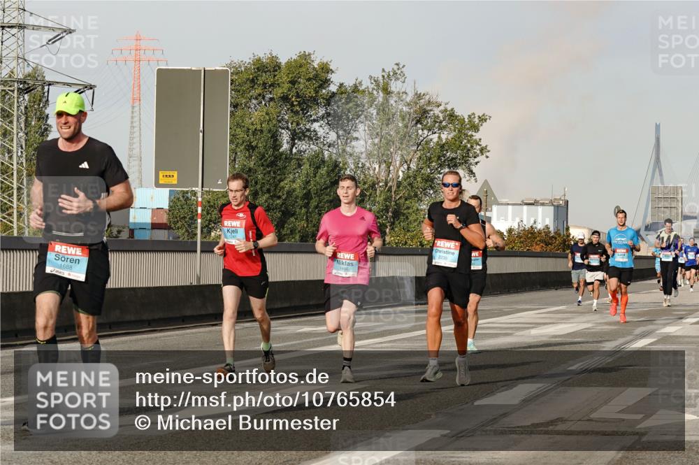 03.10.2026 - Köhlbrandbrückenlauf Michael Burmester http://msf.ph/oto/10765854 03.10.2026 09:45:10 Position 3 1688, 1241, 1466, 2235 meine-sportfotos.de