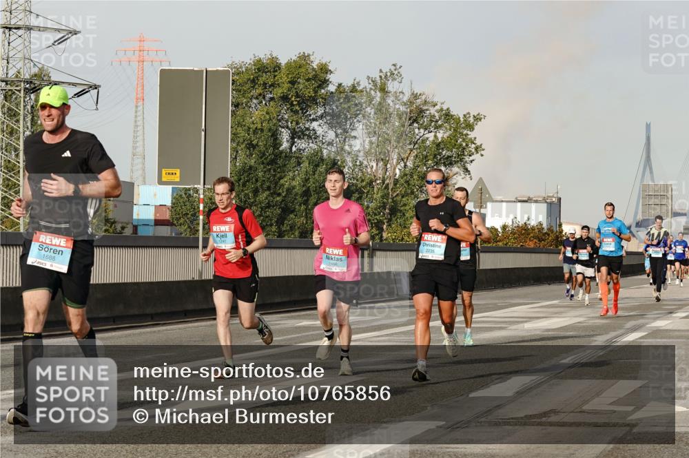 03.10.2026 - Köhlbrandbrückenlauf Michael Burmester http://msf.ph/oto/10765856 03.10.2026 09:45:10 Position 3 1688, 1241, 1466, 2235 meine-sportfotos.de