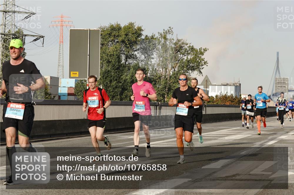 03.10.2026 - Köhlbrandbrückenlauf Michael Burmester http://msf.ph/oto/10765858 03.10.2026 09:45:10 Position 3 1688, 2235, 1241, 1466 meine-sportfotos.de