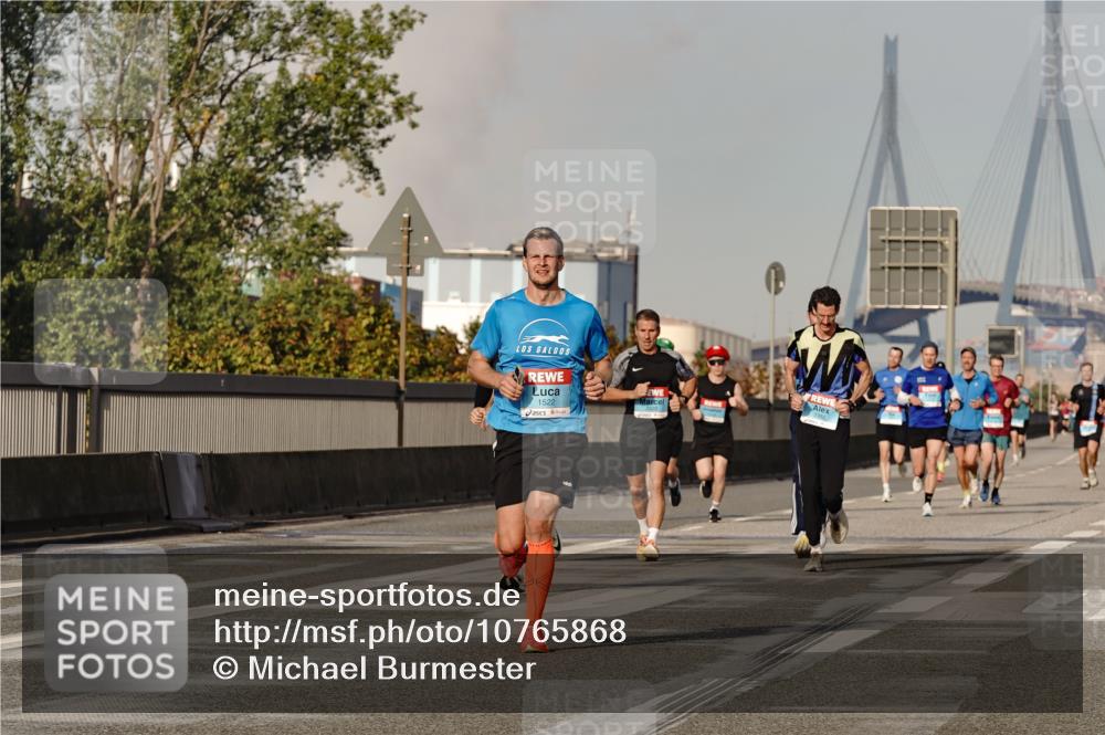 03.10.2026 - Köhlbrandbrückenlauf Michael Burmester http://msf.ph/oto/10765868 03.10.2026 09:45:13 Position 3 15221, 2352 meine-sportfotos.de
