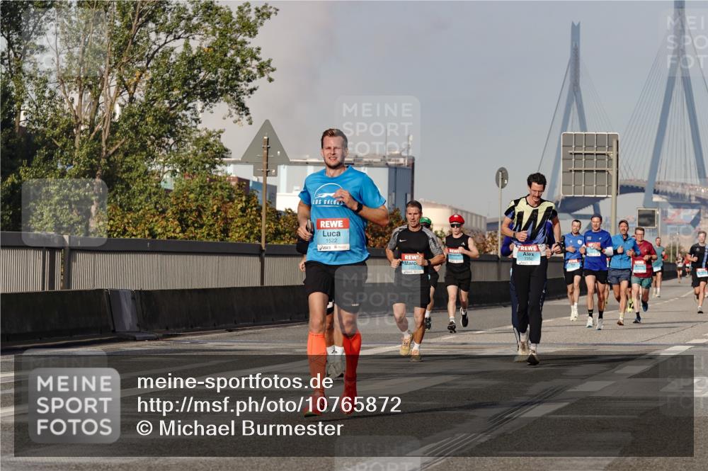 03.10.2026 - Köhlbrandbrückenlauf Michael Burmester http://msf.ph/oto/10765872 03.10.2026 09:45:13 Position 3 1522, 123201, 2352 meine-sportfotos.de