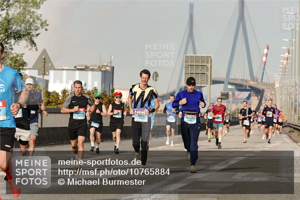 03.10.2026 - Köhlbrandbrückenlauf Michael Burmester http://msf.ph/oto/10765884 03.10.2026 09:45:14 Position 3 2320, 2352, 2238 meine-sportfotos.de