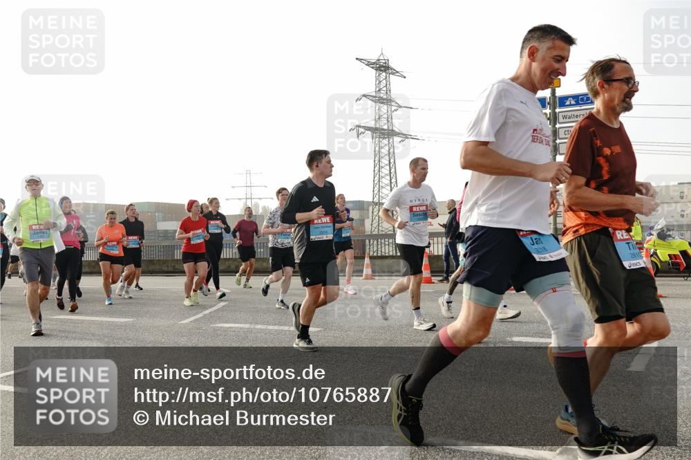 03.10.2026 - Köhlbrandbrückenlauf Michael Burmester http://msf.ph/oto/10765887 03.10.2026 09:20:54 Position 3 2916, 3018, 2810 meine-sportfotos.de
