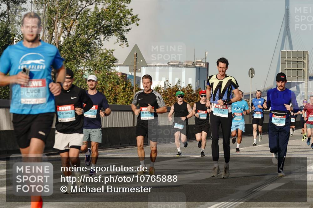 03.10.2026 - Köhlbrandbrückenlauf Michael Burmester http://msf.ph/oto/10765888 03.10.2026 09:45:15 Position 3 2099, 2266, 2320, 2352, 2238 meine-sportfotos.de
