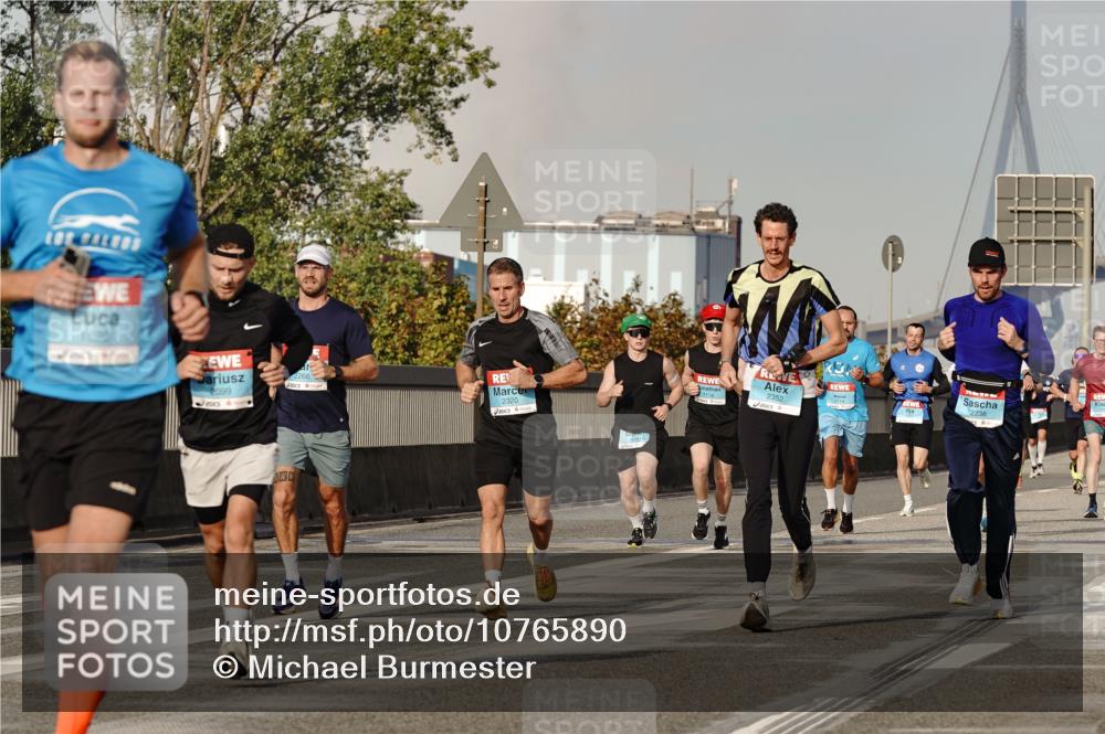 03.10.2026 - Köhlbrandbrückenlauf Michael Burmester http://msf.ph/oto/10765890 03.10.2026 09:45:15 Position 3 1522, 2099, 2266, 2320, 1114, 2238 meine-sportfotos.de