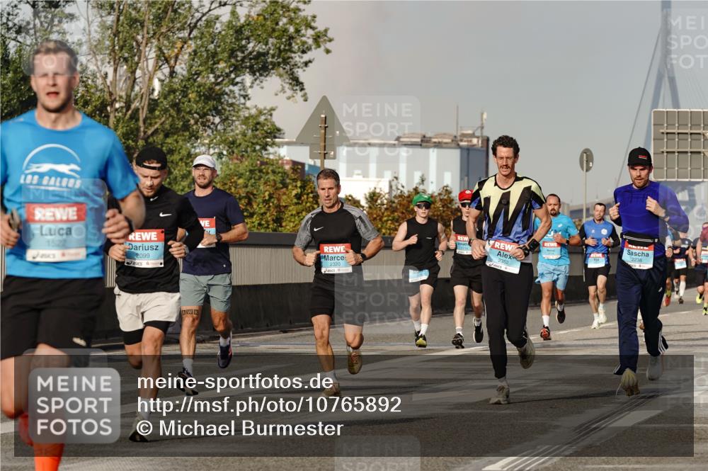 03.10.2026 - Köhlbrandbrückenlauf Michael Burmester http://msf.ph/oto/10765892 03.10.2026 09:45:15 Position 3 1522, 2099, 2320, 1114, 2352, 2238 meine-sportfotos.de