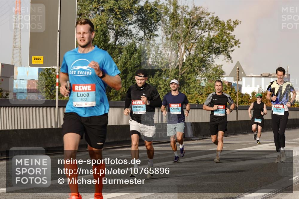 03.10.2026 - Köhlbrandbrückenlauf Michael Burmester http://msf.ph/oto/10765896 03.10.2026 09:45:16 Position 3 1522, 2099, 2266, 2352, 2320 meine-sportfotos.de