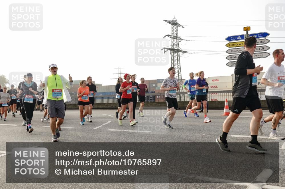 03.10.2026 - Köhlbrandbrückenlauf Michael Burmester http://msf.ph/oto/10765897 03.10.2026 09:20:55 Position 3  meine-sportfotos.de