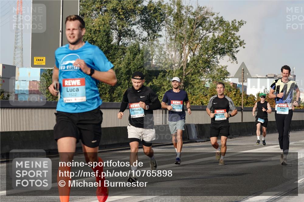 03.10.2026 - Köhlbrandbrückenlauf Michael Burmester http://msf.ph/oto/10765898 03.10.2026 09:45:16 Position 3 1522, 2099, 2352 meine-sportfotos.de