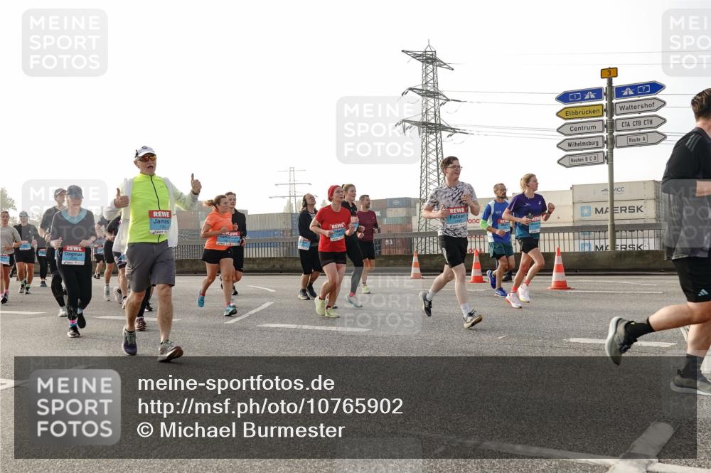03.10.2026 - Köhlbrandbrückenlauf Michael Burmester http://msf.ph/oto/10765902 03.10.2026 09:20:55 Position 3  meine-sportfotos.de