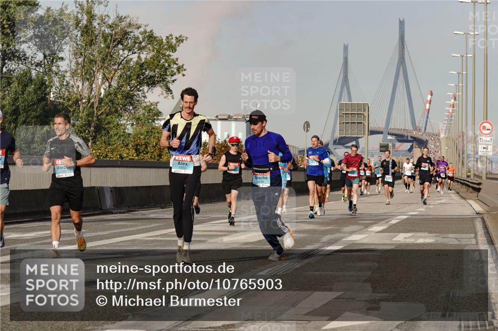 03.10.2026 - Köhlbrandbrückenlauf Michael Burmester http://msf.ph/oto/10765903 03.10.2026 09:45:18 Position 3 2320, 2352, 12, 5 meine-sportfotos.de