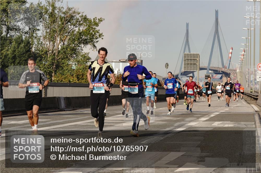 03.10.2026 - Köhlbrandbrückenlauf Michael Burmester http://msf.ph/oto/10765907 03.10.2026 09:45:18 Position 3 2320, 2352, 2238, 12, 5 meine-sportfotos.de