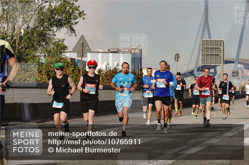 03.10.2026 - Köhlbrandbrückenlauf Michael Burmester http://msf.ph/oto/10765911 03.10.2026 09:45:20 Position 3 1115, 114, 3714, 1515 meine-sportfotos.de