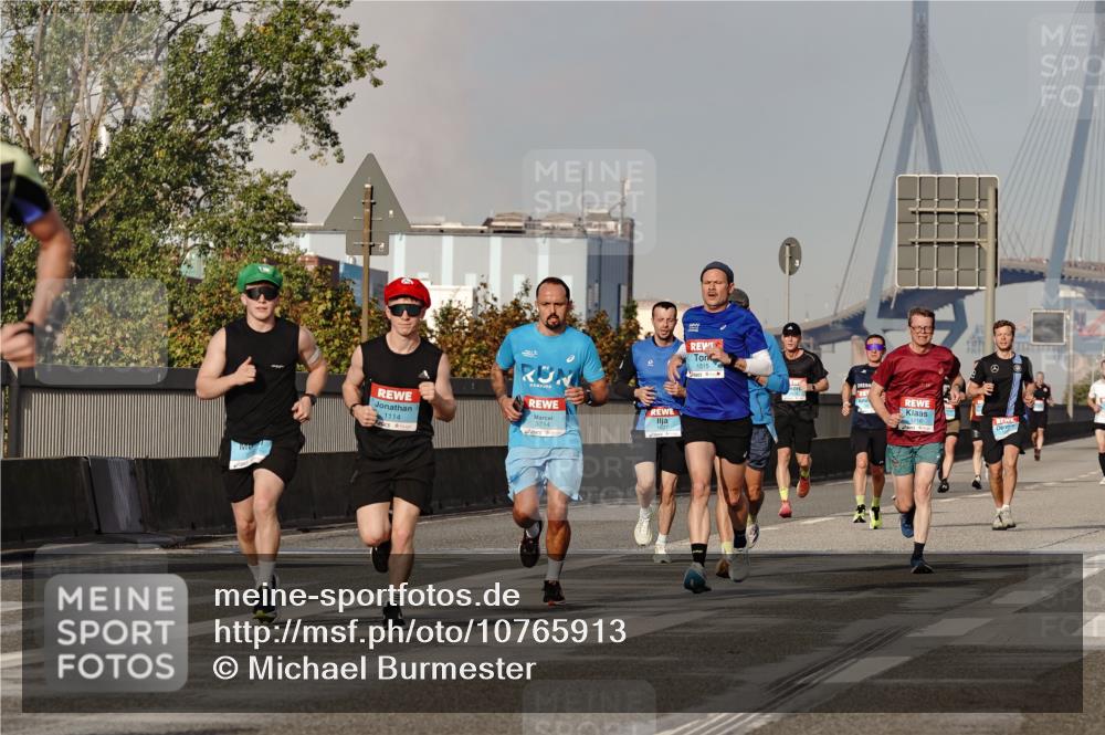 03.10.2026 - Köhlbrandbrückenlauf Michael Burmester http://msf.ph/oto/10765913 03.10.2026 09:45:20 Position 3 1114, 3714, 1515, 1216 meine-sportfotos.de