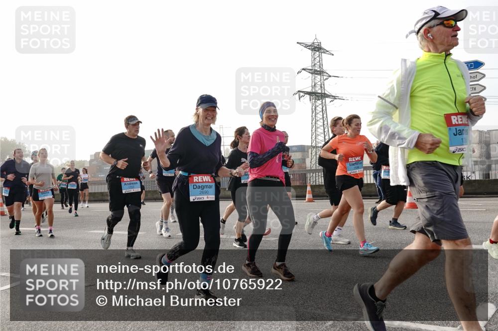 03.10.2026 - Köhlbrandbrückenlauf Michael Burmester http://msf.ph/oto/10765922 03.10.2026 09:20:57 Position 3 2690, 1536, 7, 13 meine-sportfotos.de