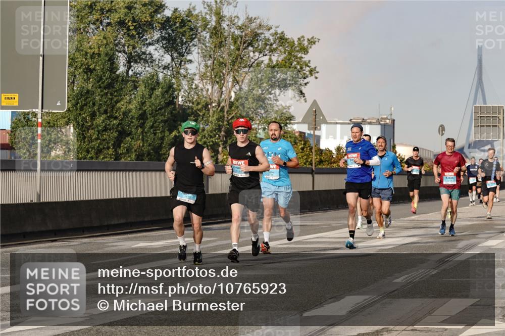 03.10.2026 - Köhlbrandbrückenlauf Michael Burmester http://msf.ph/oto/10765923 03.10.2026 09:45:22 Position 3 1115, 1114, 3714 meine-sportfotos.de