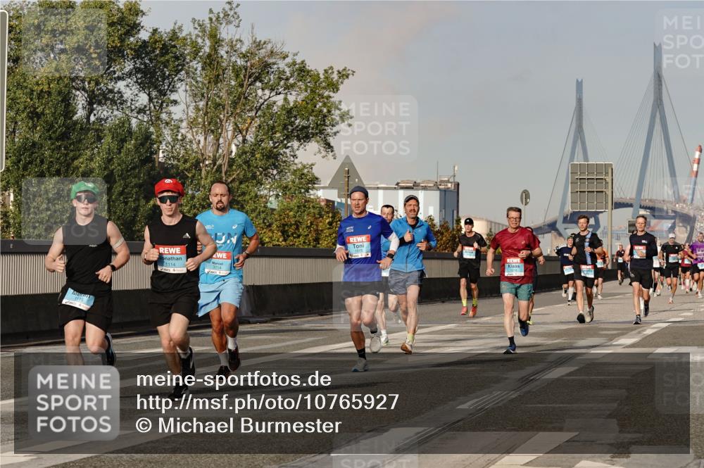 03.10.2026 - Köhlbrandbrückenlauf Michael Burmester http://msf.ph/oto/10765927 03.10.2026 09:45:23 Position 3 1115, 1114, 3714, 1515, 1216 meine-sportfotos.de