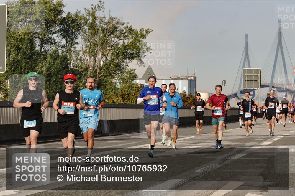 03.10.2026 - Köhlbrandbrückenlauf Michael Burmester http://msf.ph/oto/10765932 03.10.2026 09:45:23 Position 3 1115, 1114, 1515 meine-sportfotos.de