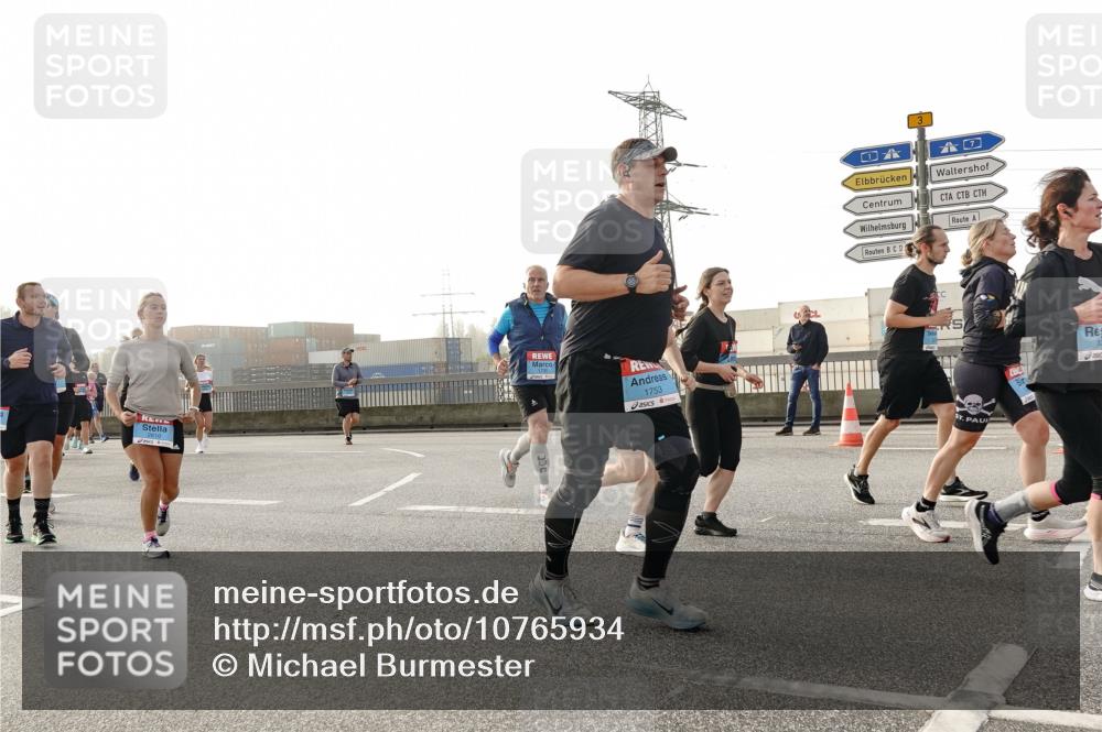 03.10.2026 - Köhlbrandbrückenlauf Michael Burmester http://msf.ph/oto/10765934 03.10.2026 09:20:58 Position 3 2610, 1753, 3 meine-sportfotos.de