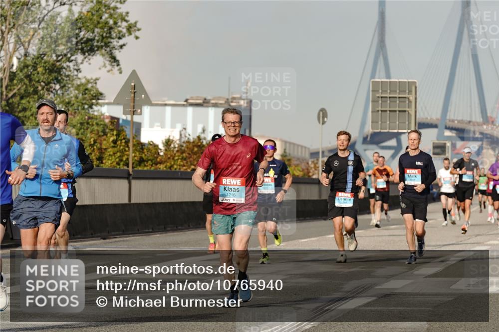 03.10.2026 - Köhlbrandbrückenlauf Michael Burmester http://msf.ph/oto/10765940 03.10.2026 09:45:25 Position 3 1216, 1264, 1044 meine-sportfotos.de