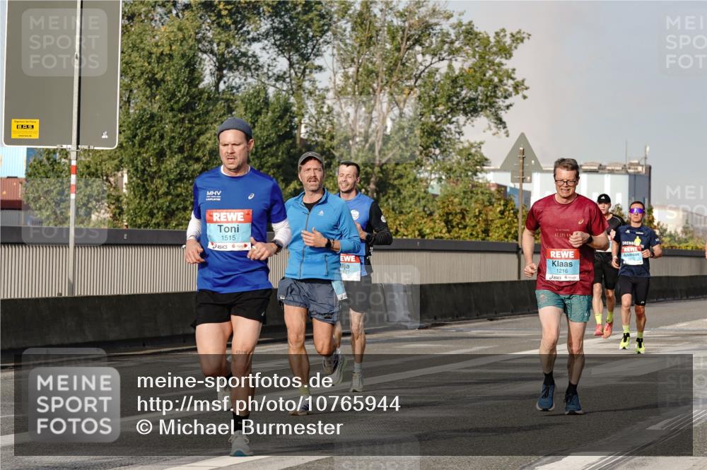 03.10.2026 - Köhlbrandbrückenlauf Michael Burmester http://msf.ph/oto/10765944 03.10.2026 09:45:26 Position 3 1515, 42, 195, 827, 42, 195, 1216 meine-sportfotos.de
